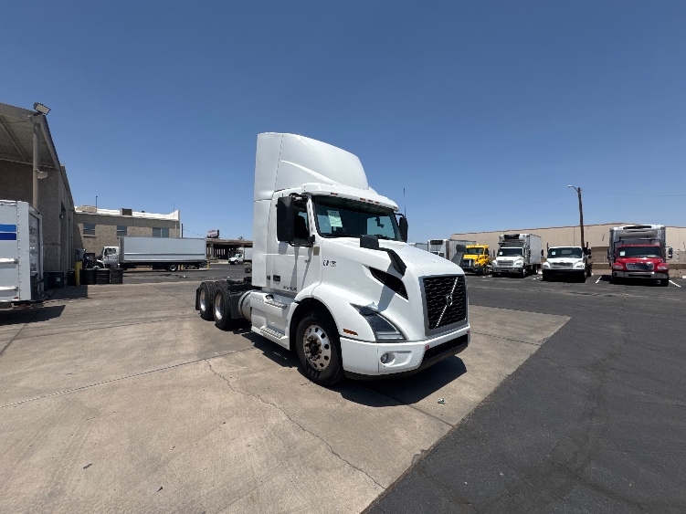 2021 Volvo VNR 640
