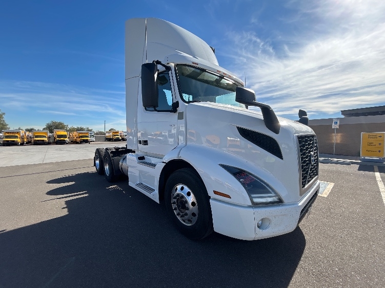 2021 Volvo VNR 640