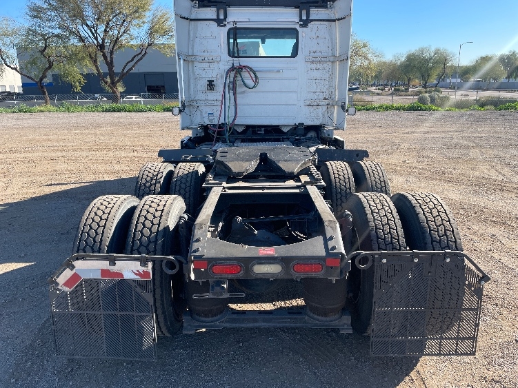 2020 Volvo VNR 640 in Phoenix, AZ — photo 6