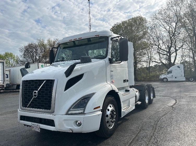 2020 Volvo VNR 640 in Memphis, TN — photo 3