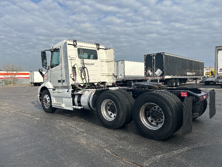2020 Volvo VNR 640 in Memphis, TN — photo 5