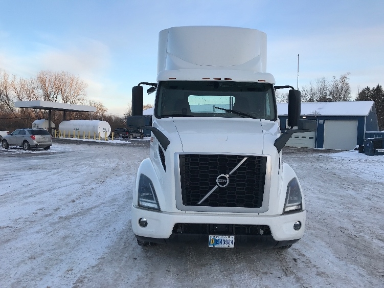 2020 Volvo VNR 640 in Liverpool, NY — photo 2