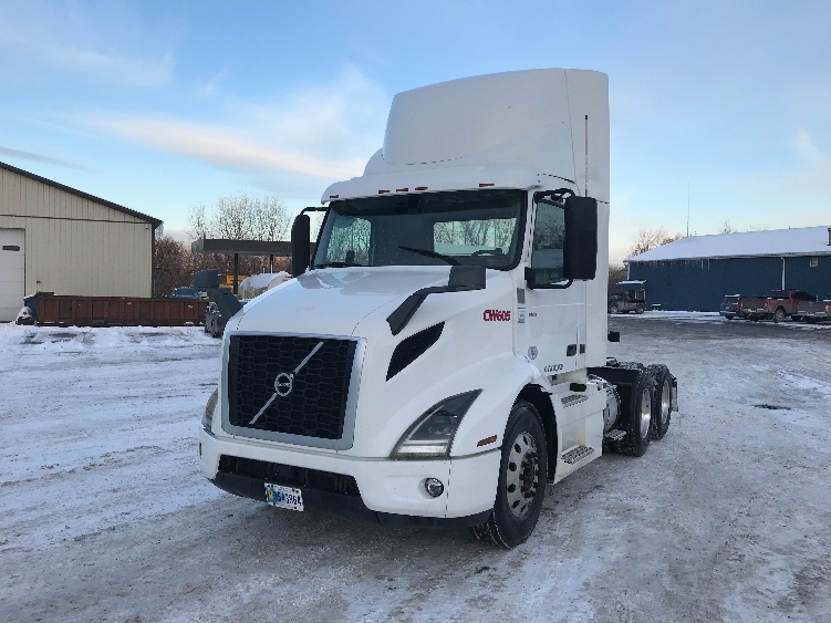 2020 Volvo VNR 640 in Liverpool, NY — photo 3