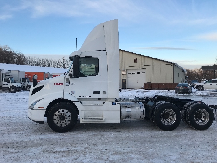 2020 Volvo VNR 640 in Liverpool, NY — photo 4