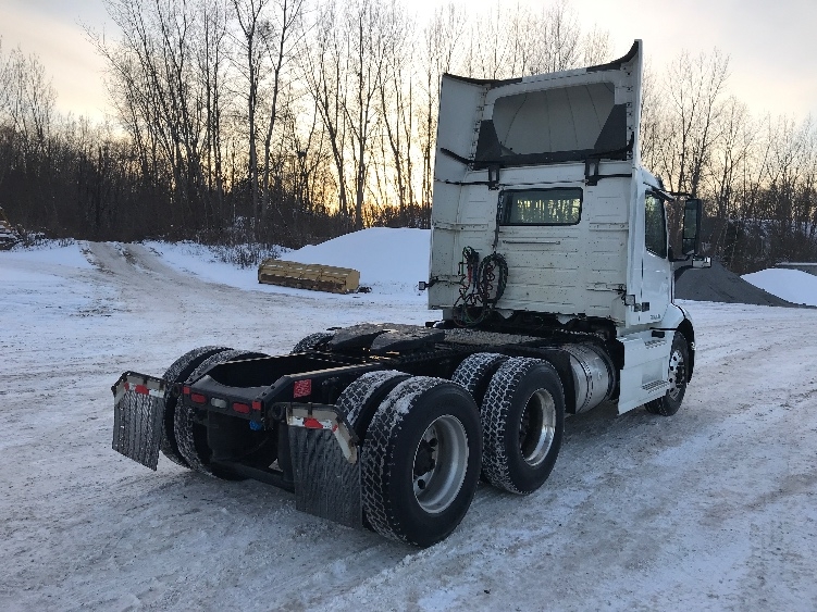 2020 Volvo VNR 640 in Liverpool, NY — photo 7