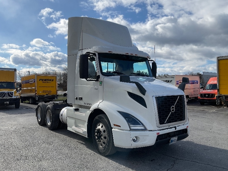 2021 Volvo VNR 640
