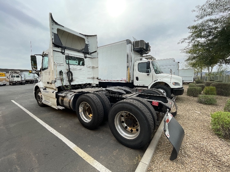 2021 Volvo VNR 640 in Phoenix, AZ — photo 5