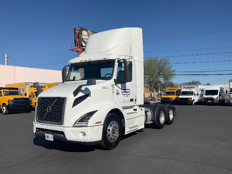 2020 Volvo VNR 640 in Fontana, CA — photo 3