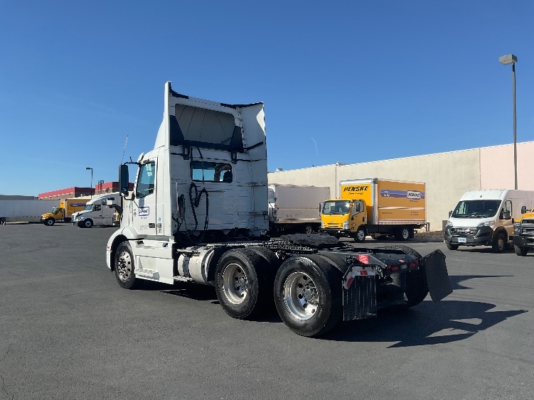 2020 Volvo VNR 640 in Fontana, CA — photo 5
