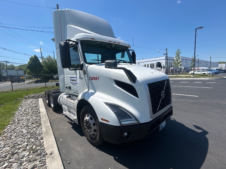 2020 Volvo VNR 640