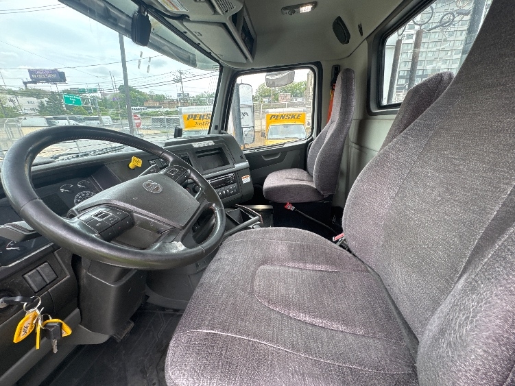 2020 Volvo VNR 640 in North Bergen, NJ — photo 10