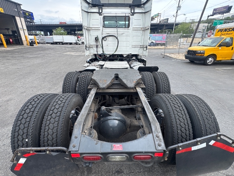 2020 Volvo VNR 640 in North Bergen, NJ — photo 6