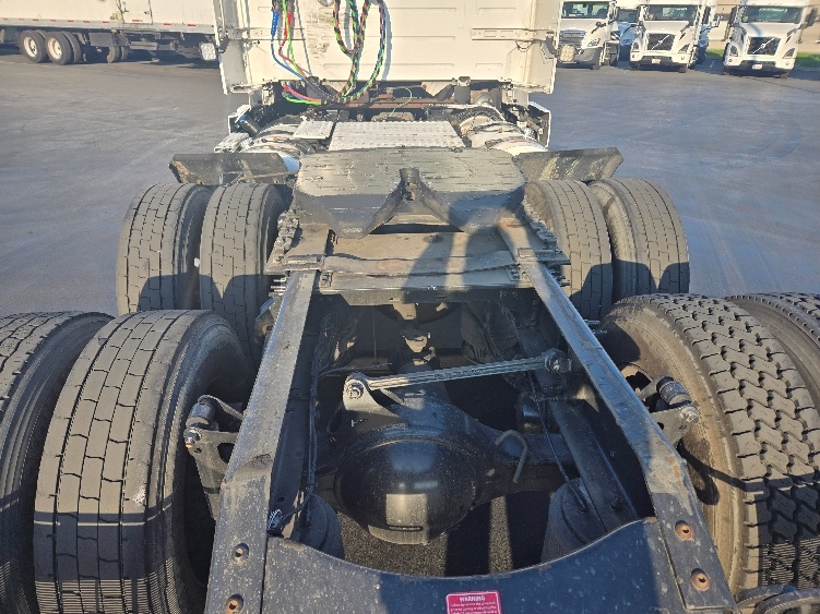 2020 Volvo VNR 640 in West Sacramento, CA — photo 6