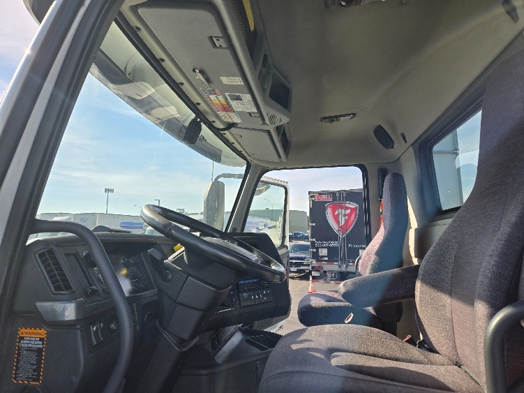 2020 Volvo VNR 640 in West Sacramento, CA — photo 9