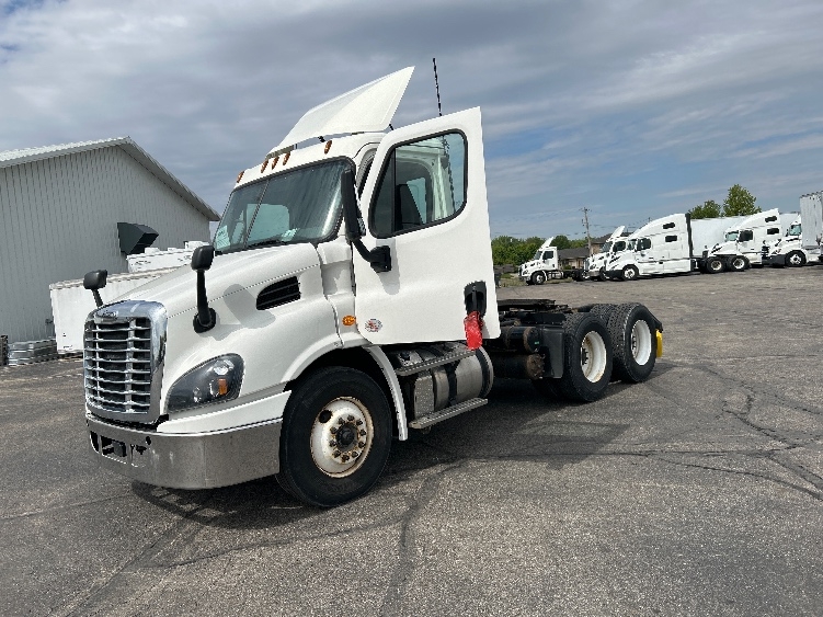2019 Freightliner Cascadia in Piqua, OH — photo 2