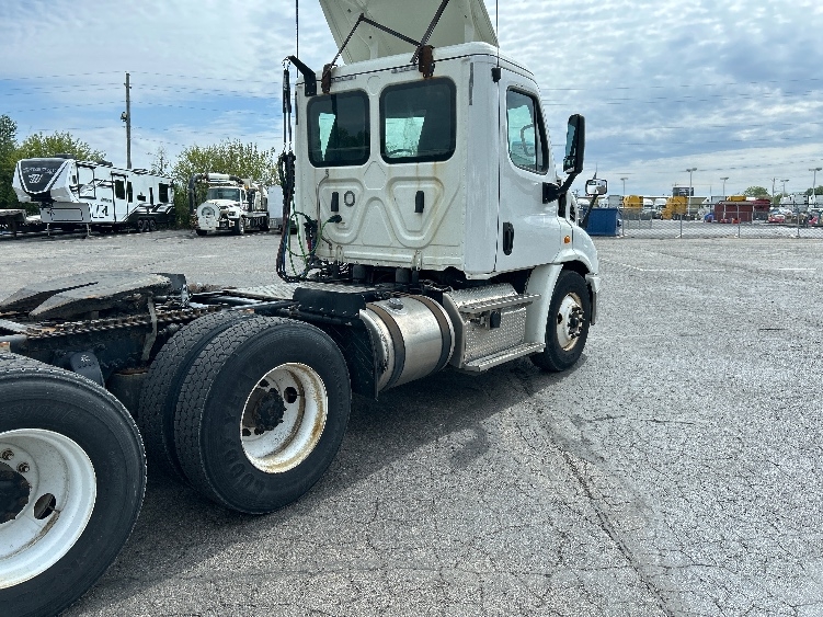 2019 Freightliner Cascadia in Piqua, OH — photo 6