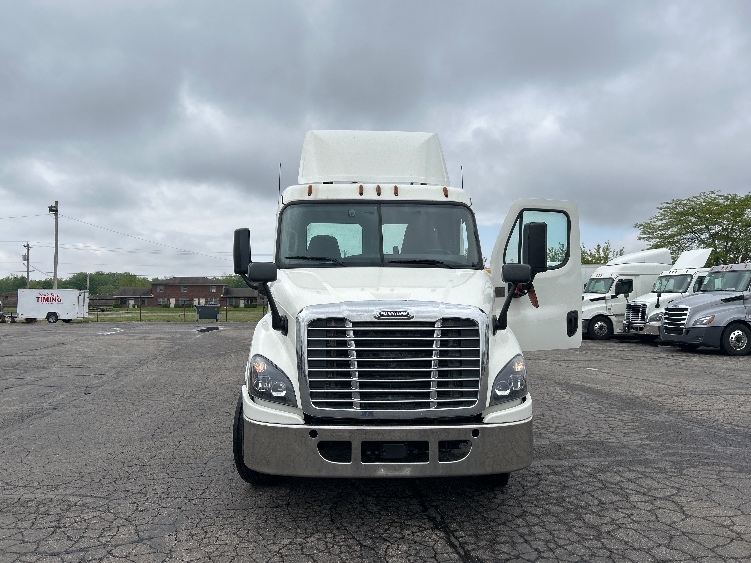 2019 Freightliner Cascadia in Piqua, OH — photo 2