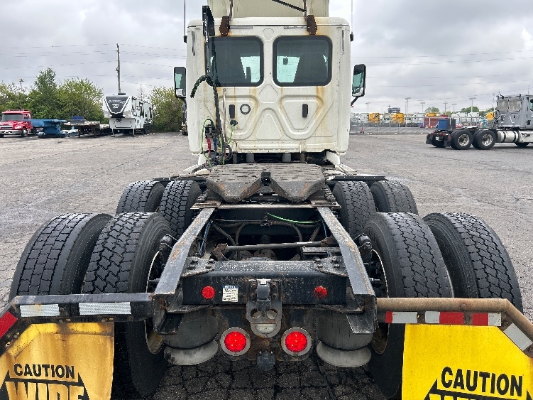 2019 Freightliner Cascadia in Piqua, OH — photo 6