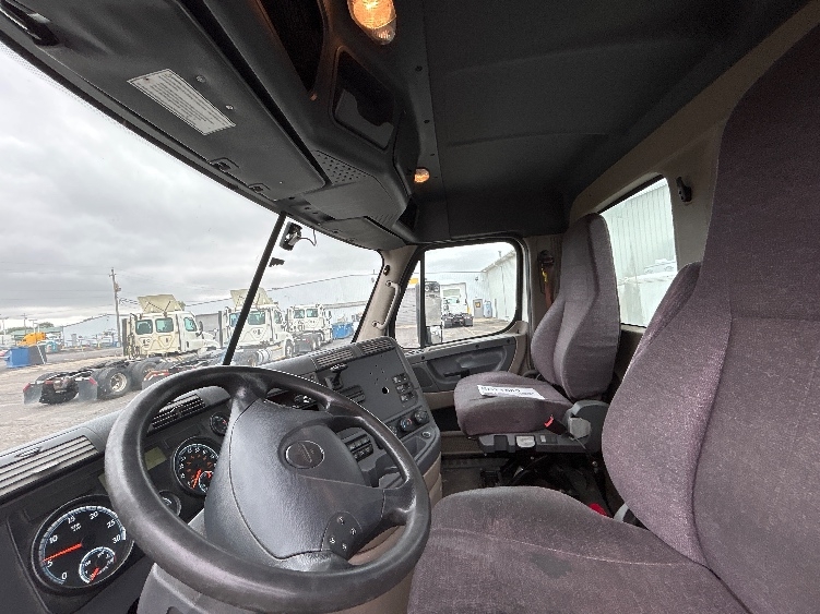 2019 Freightliner Cascadia in Piqua, OH — photo 10