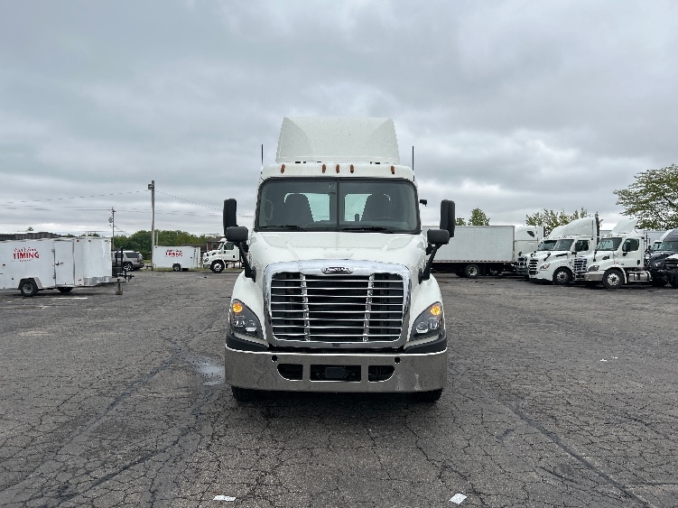 2019 Freightliner Cascadia in Piqua, OH — photo 2