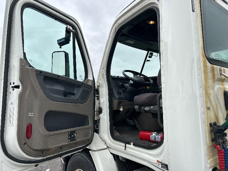 2019 Freightliner Cascadia in Piqua, OH — photo 9