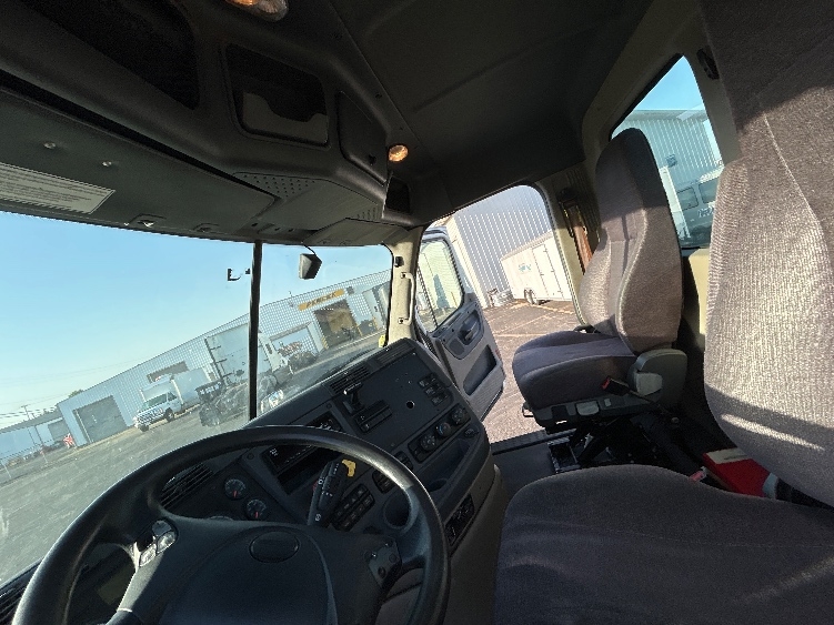 2019 Freightliner Cascadia in Piqua, OH — photo 10