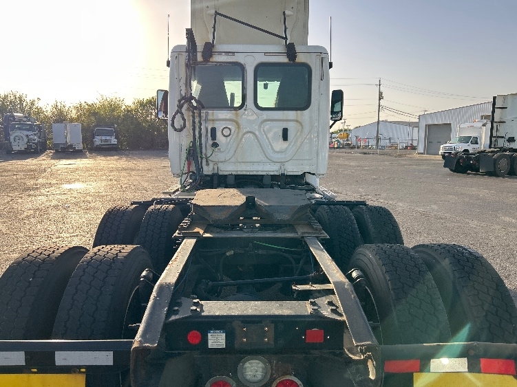 2019 Freightliner Cascadia in Piqua, OH — photo 6