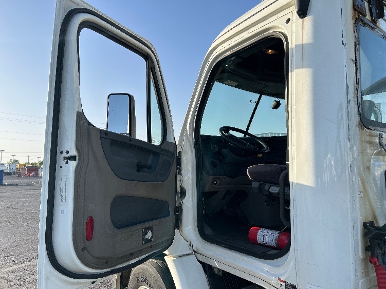 2019 Freightliner Cascadia in Piqua, OH — photo 9