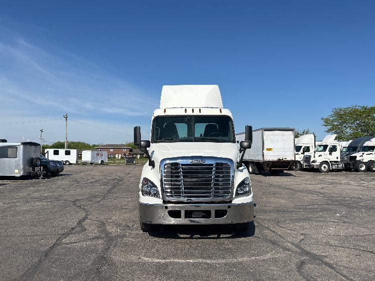 2019 Freightliner Cascadia in Piqua, OH — photo 2
