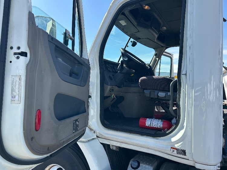 2019 Freightliner Cascadia in Piqua, OH — photo 9