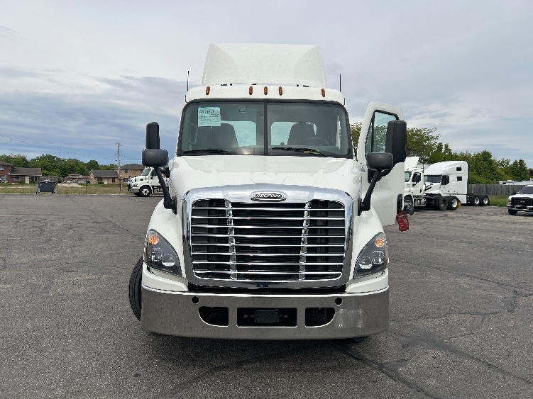 2019 Freightliner Cascadia in Piqua, OH — photo 2