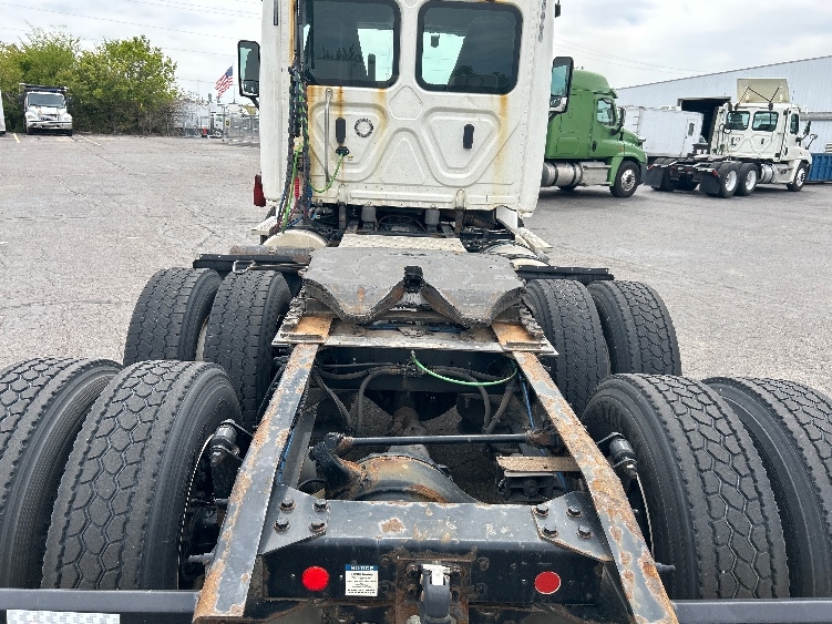 2019 Freightliner Cascadia in Piqua, OH — photo 6