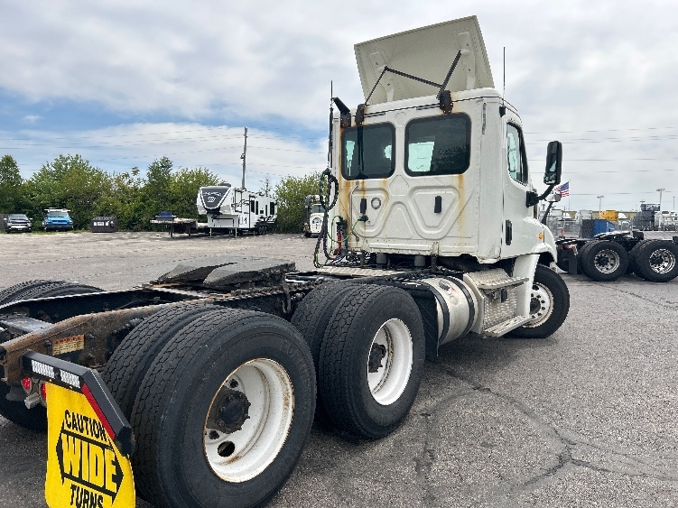 2019 Freightliner Cascadia in Piqua, OH — photo 7