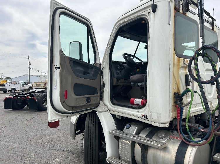 2019 Freightliner Cascadia in Piqua, OH — photo 9