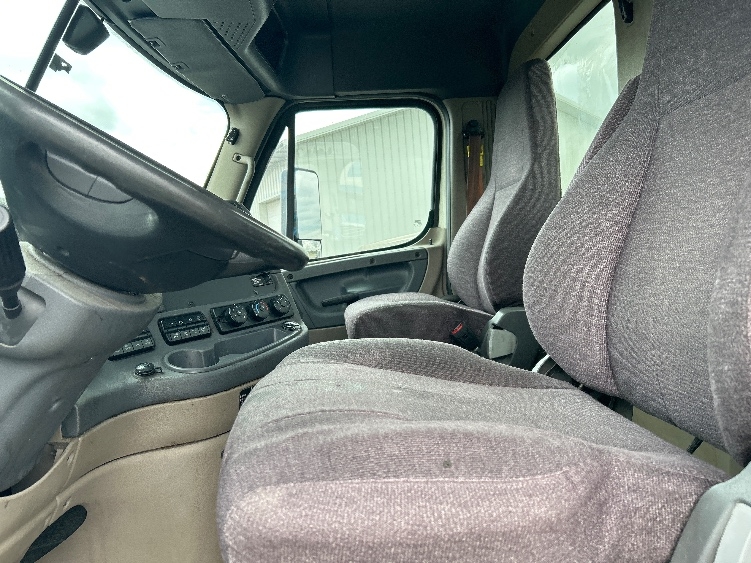 2019 Freightliner Cascadia in Piqua, OH — photo 10