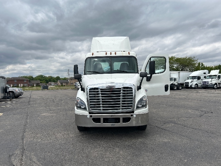 2019 Freightliner Cascadia in Piqua, OH — photo 2