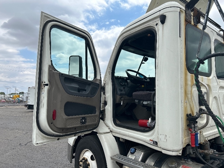 2019 Freightliner Cascadia in Piqua, OH — photo 9