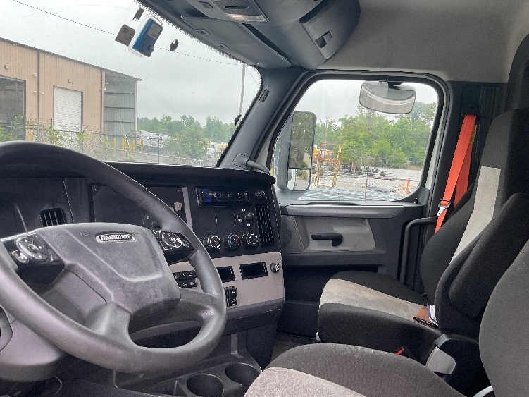 2020 Freightliner Cascadia in Valdosta, GA — photo 10