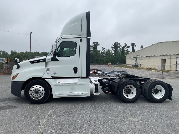 2020 Freightliner Cascadia in Valdosta, GA — photo 4