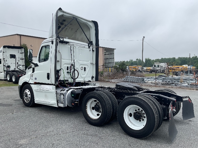 2020 Freightliner Cascadia in Valdosta, GA — photo 5
