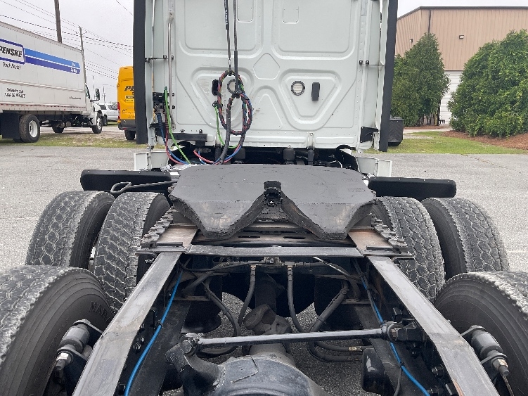 2020 Freightliner Cascadia in Valdosta, GA — photo 6