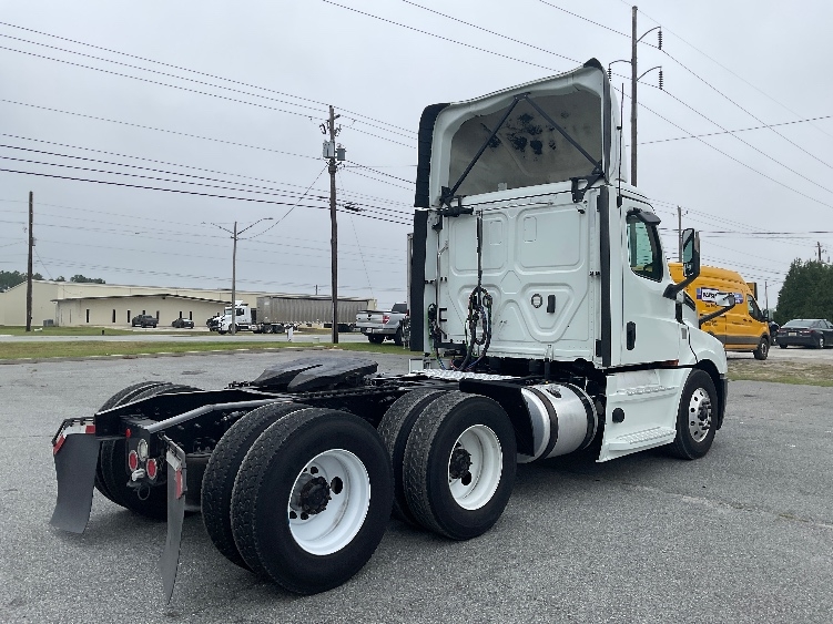 2020 Freightliner Cascadia in Valdosta, GA — photo 7
