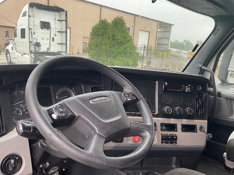 2020 Freightliner Cascadia in Valdosta, GA — photo 10