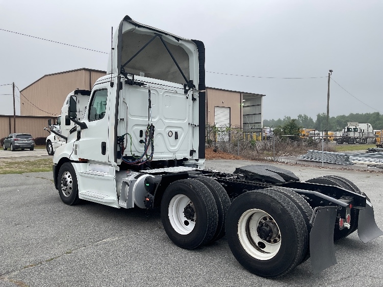 2020 Freightliner Cascadia in Valdosta, GA — photo 5