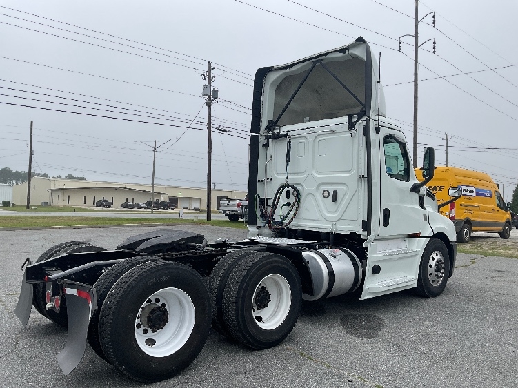2020 Freightliner Cascadia in Valdosta, GA — photo 7