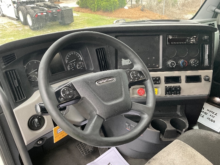 2020 Freightliner Cascadia in Valdosta, GA — photo 10