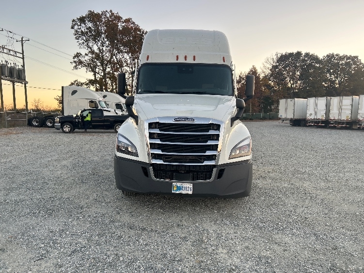 2021 Freightliner Cascadia in Greensboro, NC — photo 2