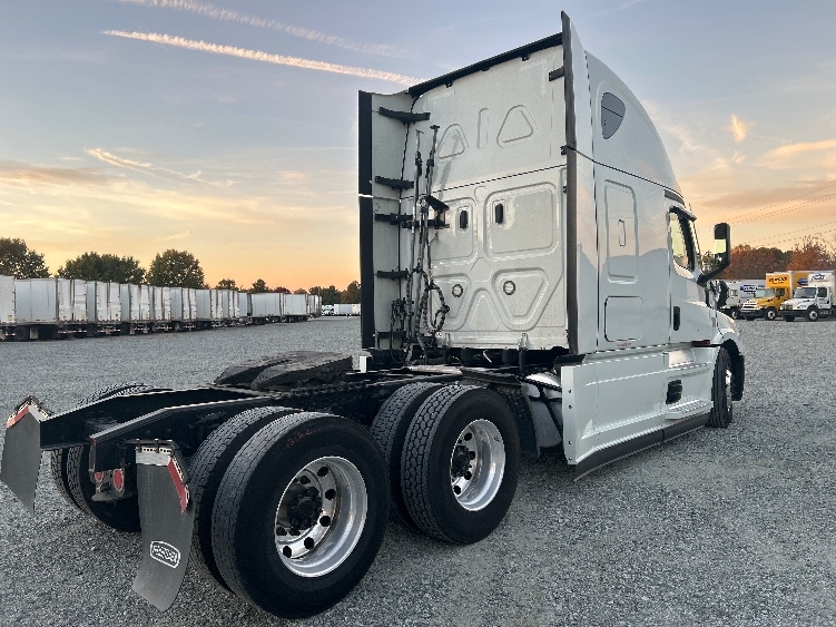 2021 Freightliner Cascadia in Greensboro, NC — photo 7