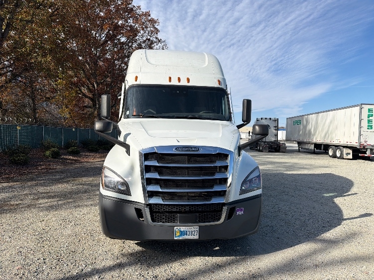 2021 Freightliner Cascadia in Greensboro, NC — photo 2