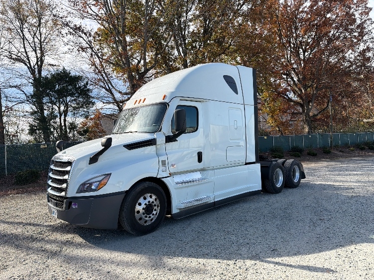 2021 Freightliner Cascadia in Greensboro, NC — photo 3
